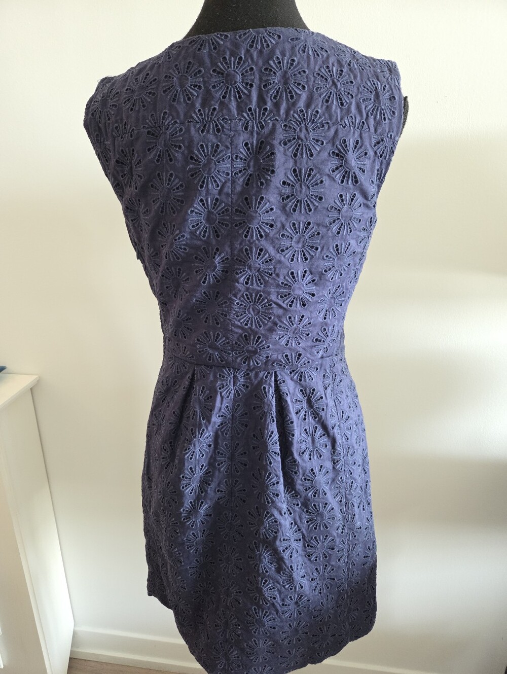 Diane Von Furstenberg cotton eyelet dress Sz 8 - Picture 4 of 14